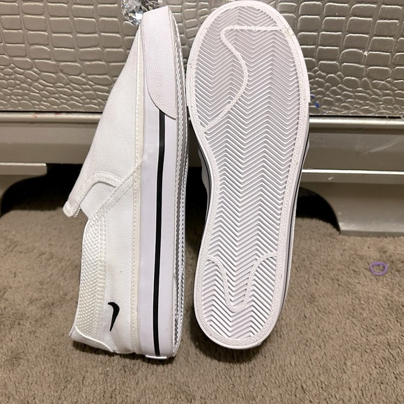 Nike - Picture 3 of 4